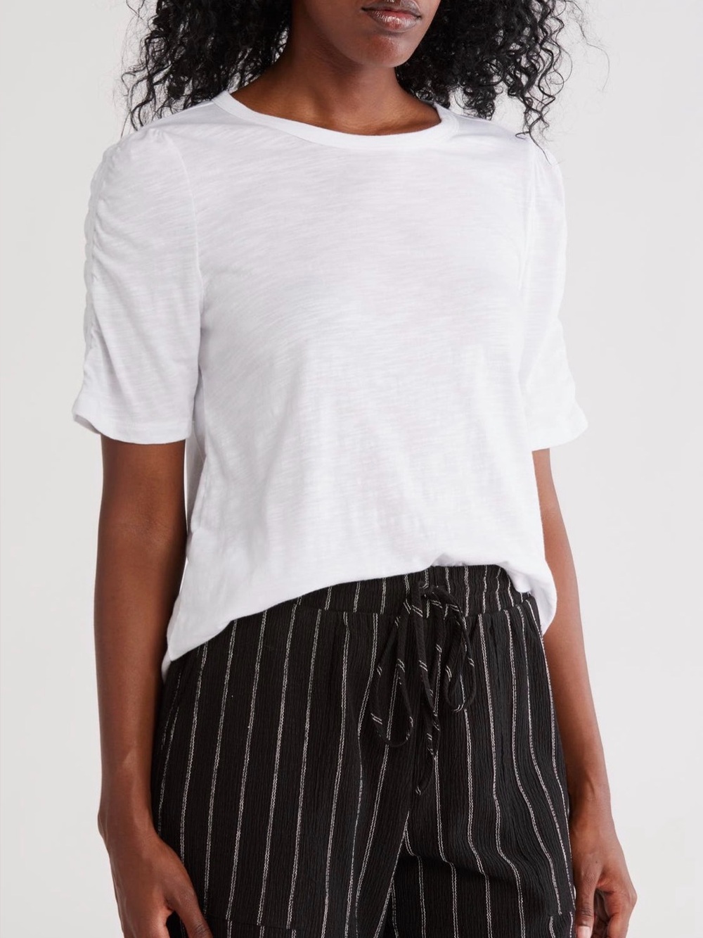 Caslon | Classic White Crewneck Ruched Sleeve Tee size M